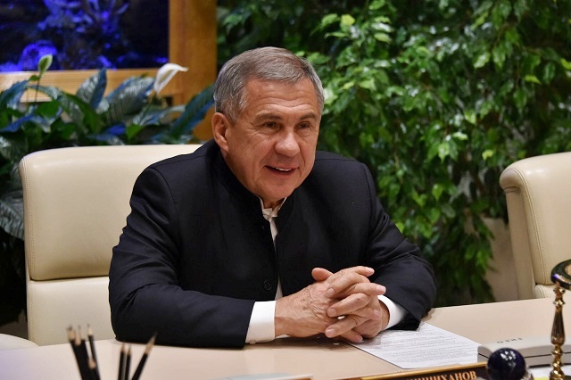 Минниханов удостоил двух жительниц Татарстана звания «Заслуженный экономист РТ»