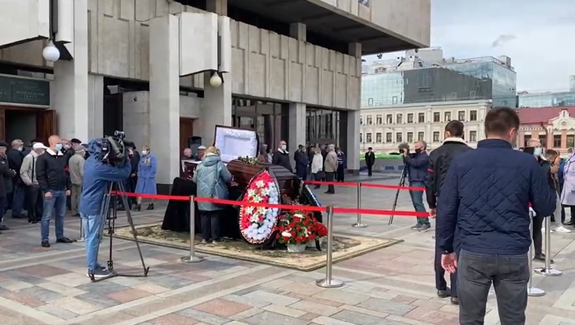 Казанда халык язучысы Гәрәй Рәхим белән хушлашу мәрасиме бара