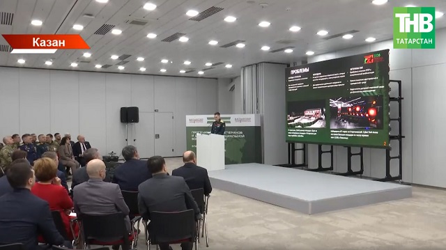 "Казан-Экспо" үзәгендә Рөстәм Миңнеханов "Батырлар" программасының финалист-хәрбиләре белән очрашты