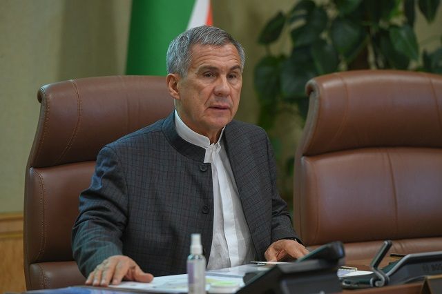 Минниханов раскритиковал решение главы Удмуртии об отмене масочного режима