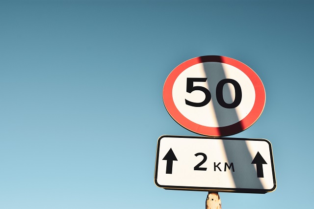 На двух участках трассы Р239 Казань — Оренбург скорость ограничили до 50 км/ч