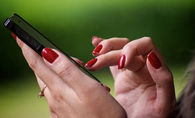 "Әйдә театрга барыйк": Интернетта бер кыз казанлыны 33 меңгә алдаган