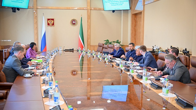 Минниханов обсудил с Ясничем вопросы сотрудничества