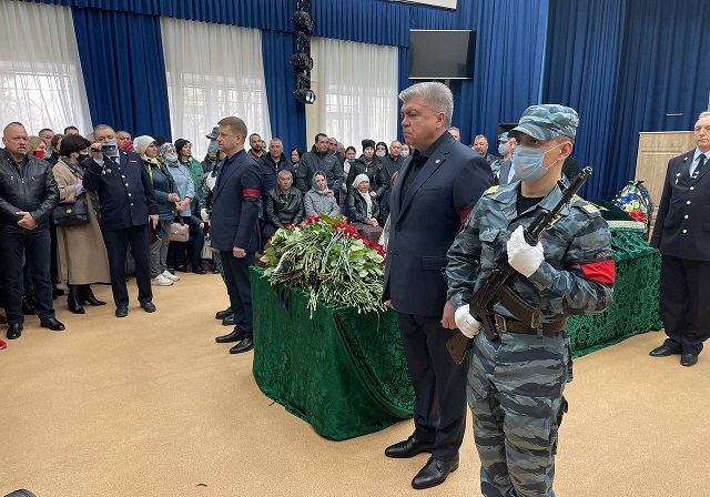 В Набережных Челнах простились с погибшим в ДТП замначальника полиции Данисом Садыковым