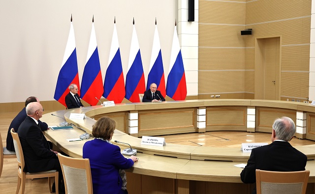 Путин: Запад возобновит работу с РФ по линии Конституционного суда, когда разберется со своими проблемами