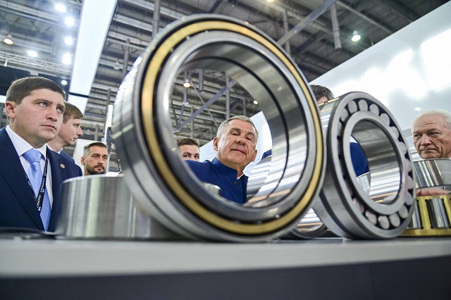 «Он мой краш просто»: гость выставки ИННОПРОМ на стенде Татарстана о Минниханове