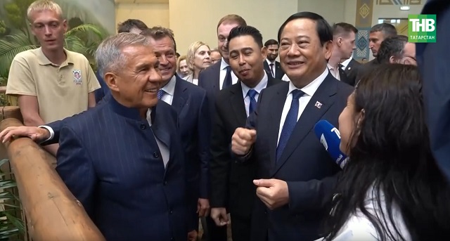 Рөстәм Миңнеханов һәм Лаос Премьер-министры Казан зоопаркында булды