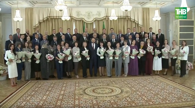 Казан Кремлендә дәүләт бүләкләре һәм рәхмәт хатлары тапшырдылар