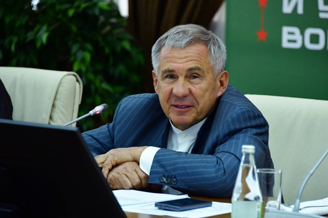 Раис РТ поручил на высоком уровне провести все мероприятия ко Дню семьи, любви и верности