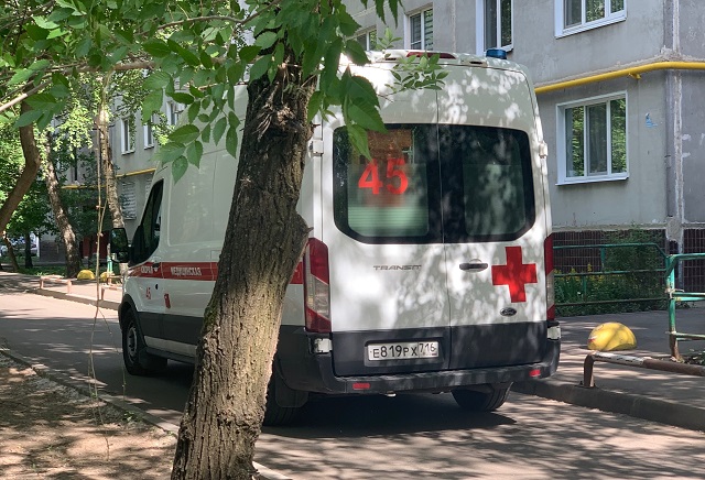 Выпавшая из окна высотки 14-летняя девочка погибла в Набережных Челнах