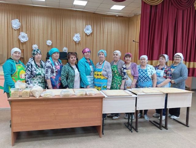 Сельчанки Татарстана объединились для приготовления лапши в зону СВО