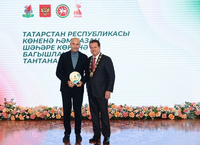 Ильсур Метшин вручил памятный знак Игорю Крутому за «Новую волну»