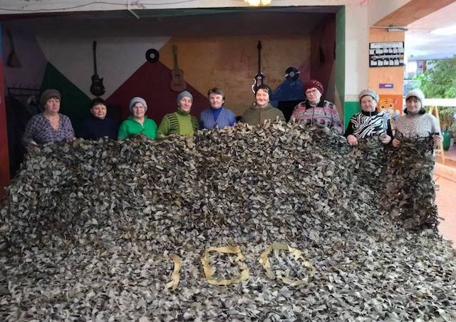 Активисты татарстанского села Борискино сплели 100 масксетей для бойцов СВО