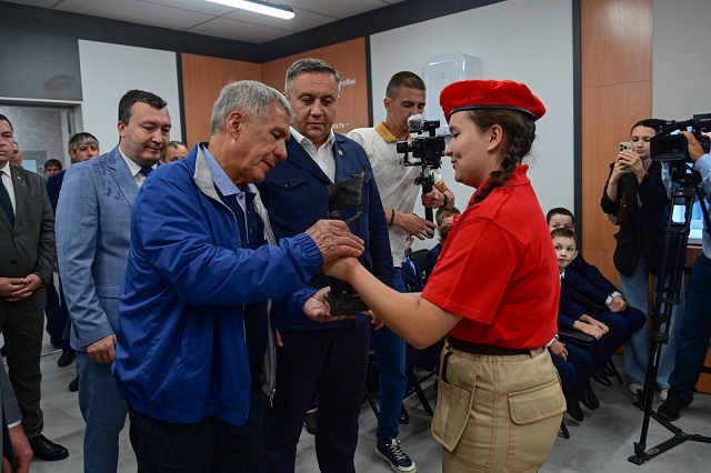 Минниханов открыл молодежный центр «Импульс» в Высокой Горе