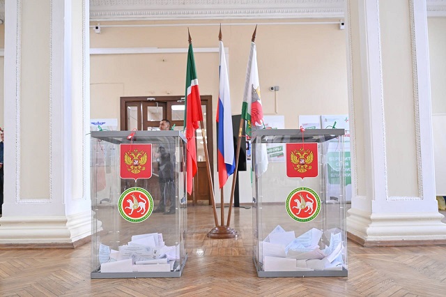 Әсгать Сәфәров Татарстан Рәисен сайлауда үз тавышын бирде