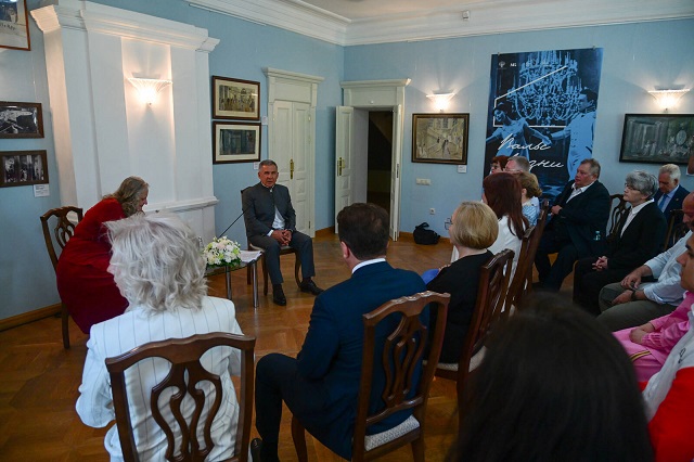 Минниханов поддержал идею провести саммит к юбилею Толстого в Казани