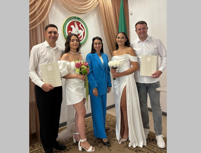 Семейный праздник – в Набережных Челнах брат и сестра сыграли свадьбу в один день