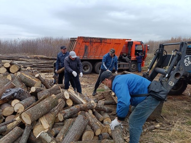 В Заинском районе семьи бойцов СВО получили дрова