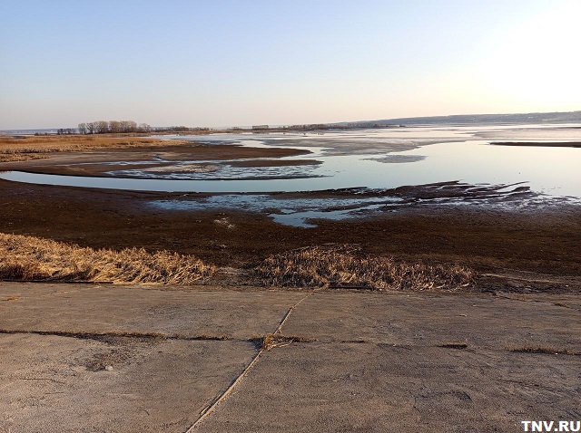 Обмелевшую Волгу запечатлели в Казани