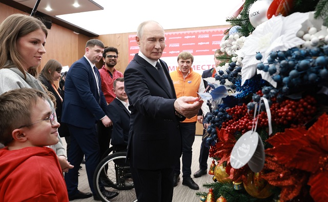 Путин исполнит мечты троих детей в рамках акции «Елка желаний»