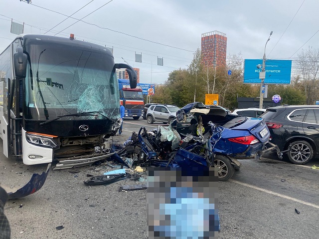 Четыре человека погибли в автокатастрофе в Ижевске с рейсовым автобусом Пермь - Казань