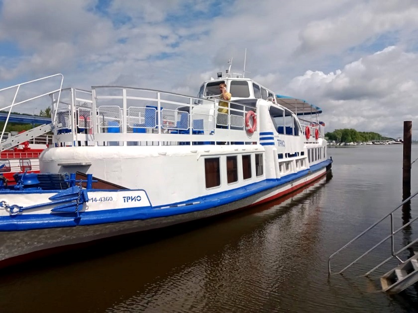 Теплоход с 44 пассажирами на борту задымился на Волге под Казанью