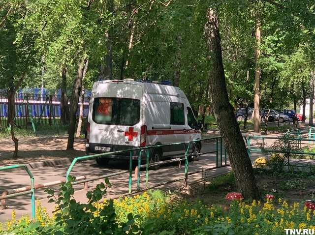 «Сын вернулся в шоке»: в Набережных Челнах малышка выпала с балкона пятого этажа