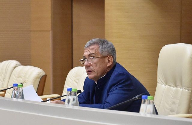 Минниханов поручил следкому отслеживать деструктивные группы в соцсетях