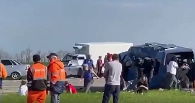 Видео: в Ставропольском крае в крупном ДТП погибли шестеро детей