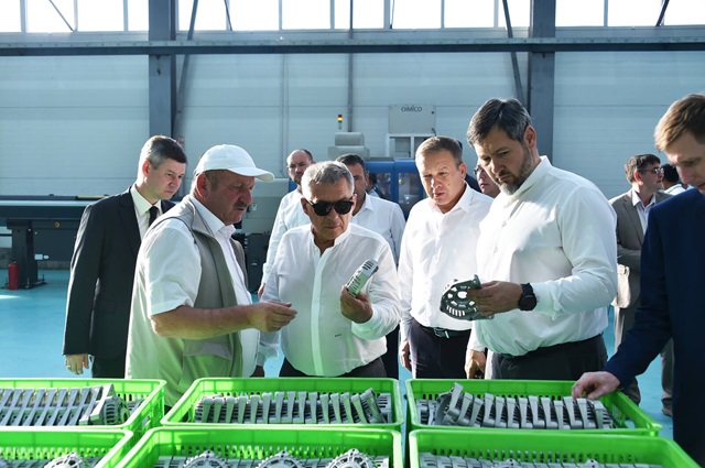 Раис РТ посетил в Навои два предприятия