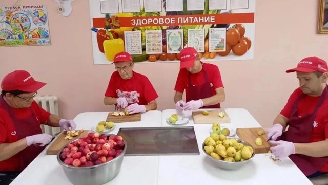 Волонтеры Верхнеуслонского интерната заготовили фруктовые чаи для участников СВО