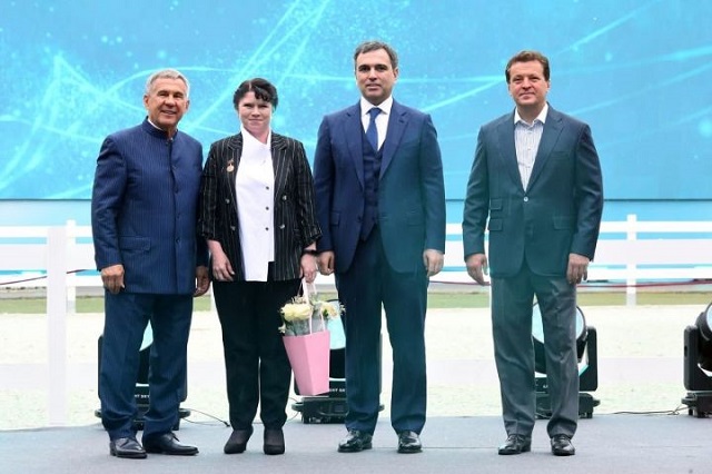 Минниханов удостоил жительницу Менделеевска звания «Заслуженный химик РТ»