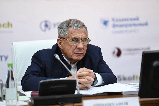 Минниханов: нефтедобывающая промышленность является базовой отраслью экономики РТ