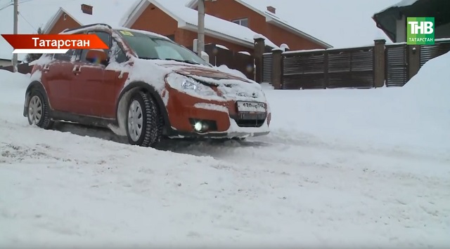 Микрофон урынына — көрәк: ТНВ журналистларының карлы бистәләрдәге тормышы