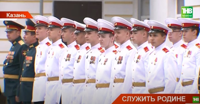 Служить Родине: под звуки военного оркестра в Суворовском училище прошел выпускной