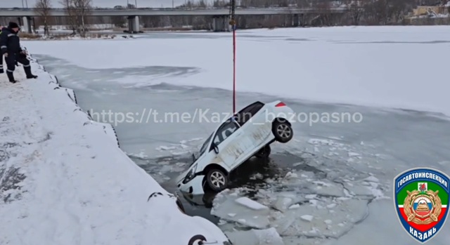 29-летний пассажир утонул в провалившейся под лед машине в Казани