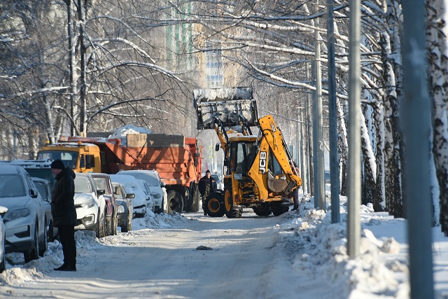 Мэр Набережных Челнов затронул тему автомобилей, мешающих уборке снега