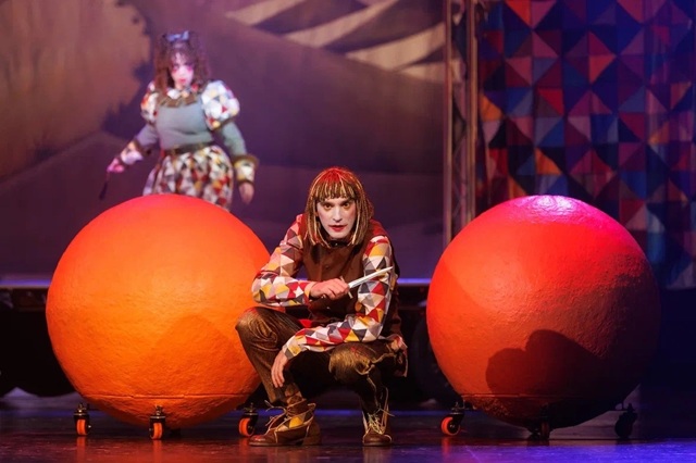 «От всех болезней лечит смех»: Качаловцы представили премьеру «Любовь к трем апельсинам»