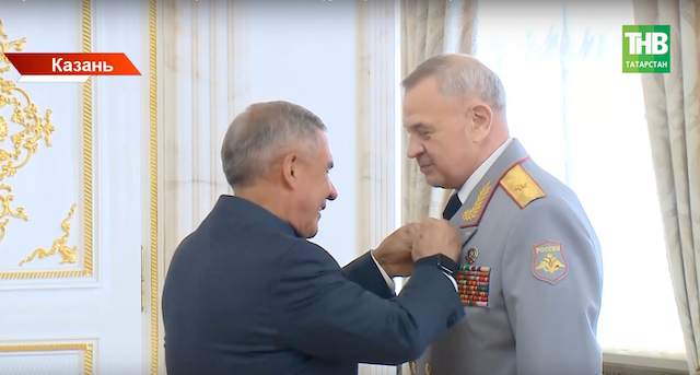 Рустам Минниханов вручил премии за вклад в развитие гражданского общества