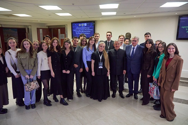 Минниханов провел встречу со студентами МГИМО