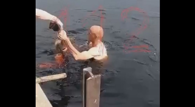 Шестилетний ребенок утонул в реке на глазах у взрослых на Урале – видео (18+)