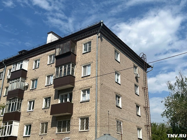 В РТ ребенок выпал из окна, оставшись без присмотра, когда его мать потеряла сознание