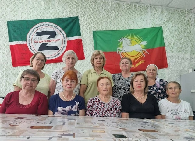 «Твори добро»: нурлатские волонтёры шьют снаряжение для участников СВО