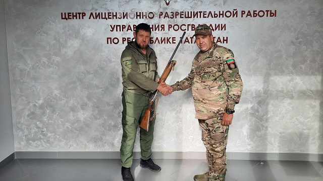 Госкомитет РТ по биоресурсам передал оружие в рамках акции «Пожертвуй ружье и боеприпасы бойцам»