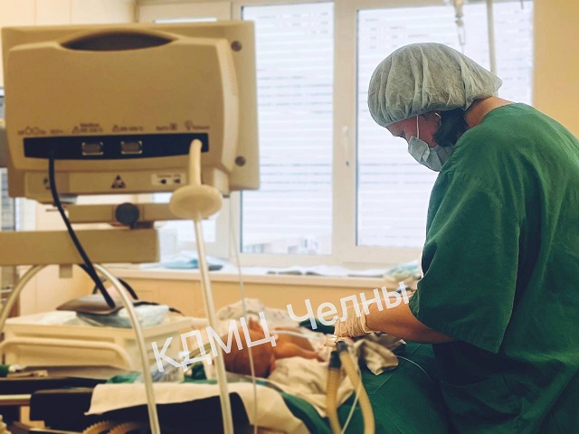 Ему грозила голодная смерть: новорожденного с редкой патологией спасли врачи КДМЦ