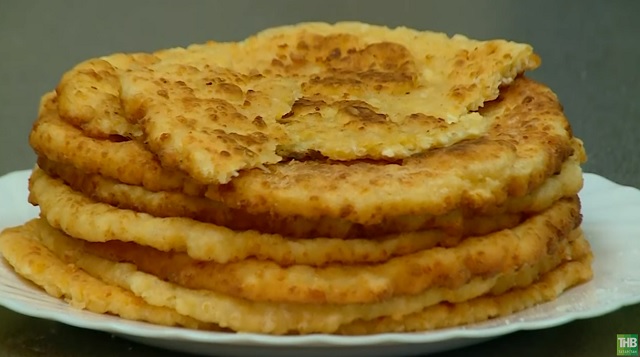 Үзенчәлекле юка пешерергә өйрәнәбез - видео