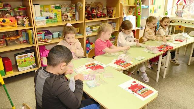 Юные патриоты Нижнекамска изготовили гигиенические наборы для участников СВО