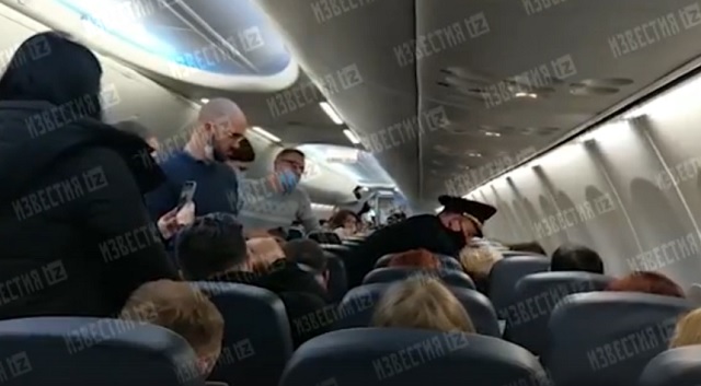 Пьяная пассажирка устроила дебош на борту самолета в аэропорту Внуково – видео