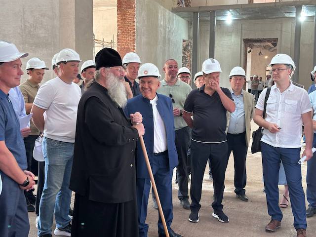 Минниханов проверил ход восстановления Казанского Богородицкого монастыря