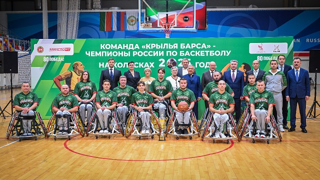 Рөстәм Миңнеханов "Крылья Барса" баскетбол клубы спортчыларын зур казанышлары белән котлады